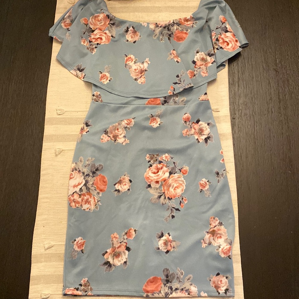 Soprano off the shoulder dress. Color blue with flowers. Size medium
